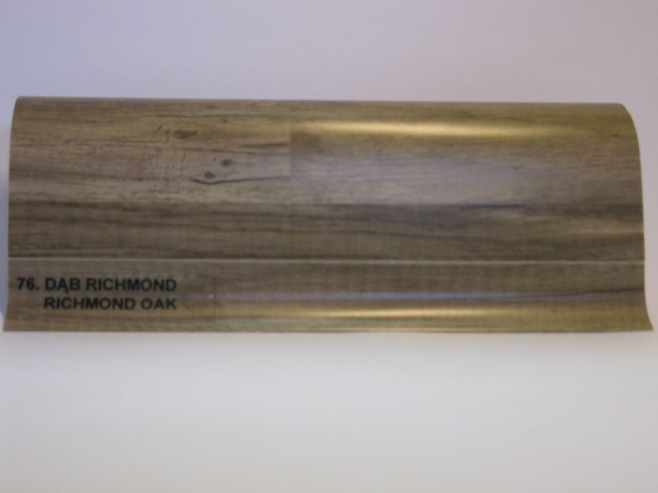 SALAG NG szegélyléc, richmond tölgy, gumis szegéllyel NGF 56mm, hossz: 2,50m